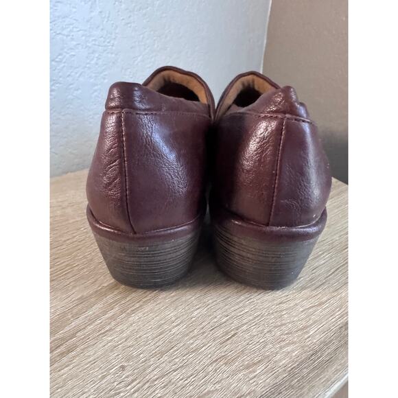 Euro Soft by Sofft Faux Leather Brown Heel Loafers Womens Size 7.5 - Picture 3 of 9